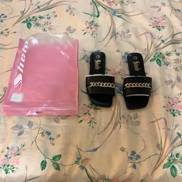 *Host Pick* NIB Black Croco Chain Sandals - Picture 5 of 5